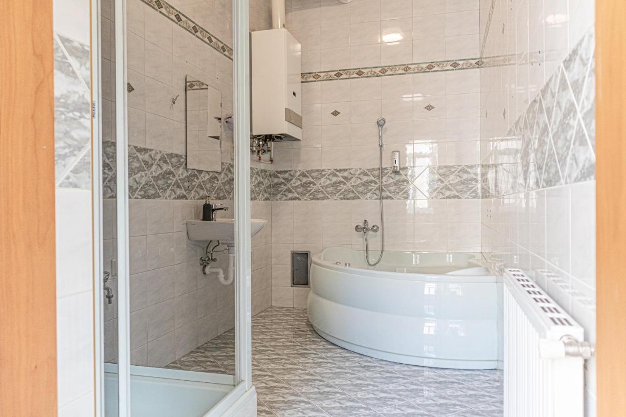 Brilliant 2Br Apt. Near Akh-Hospital Apartment Wina Bagian luar foto
