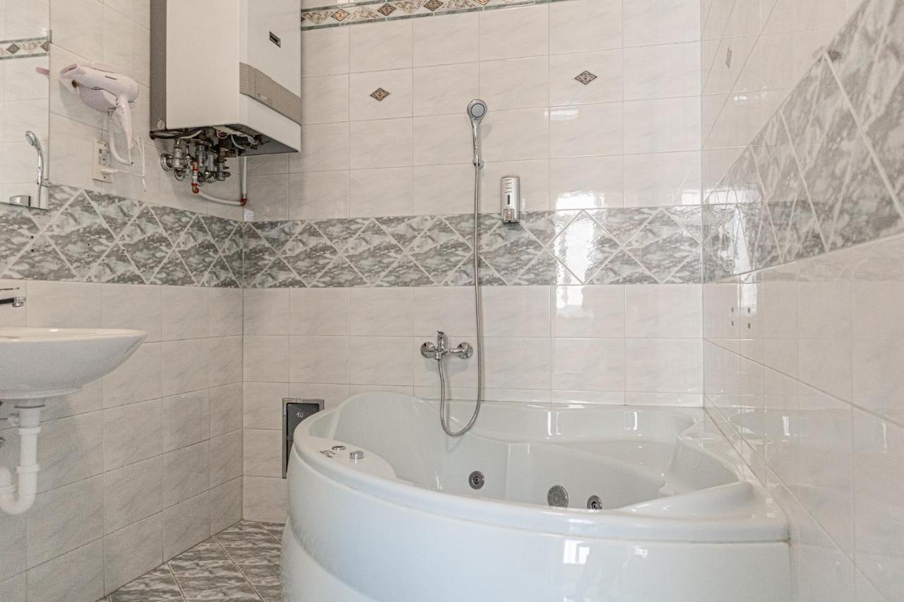 Brilliant 2Br Apt. Near Akh-Hospital Apartment Wina Bagian luar foto